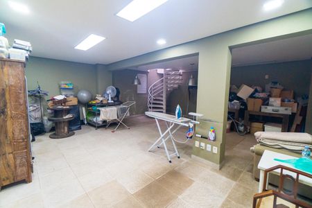 Casa de condomínio à venda com 356m², 4 quartos e 5 vagasSalão