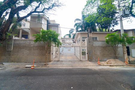 Casa de condomínio à venda com 356m², 4 quartos e 5 vagasFachado do condomínio