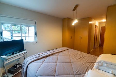 Casa de condomínio à venda com 356m², 4 quartos e 5 vagasSuíte 1