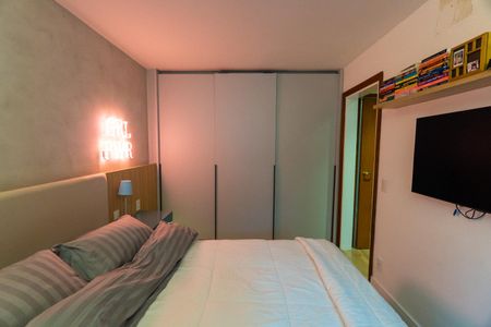 Casa de condomínio à venda com 356m², 4 quartos e 5 vagasQuarto 1