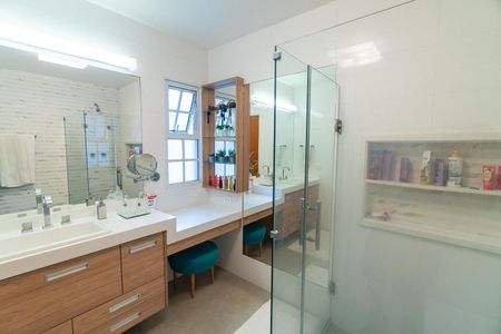 Casa de condomínio à venda com 356m², 4 quartos e 5 vagasBanheiro da Suíte 1