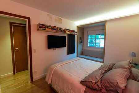 Casa de condomínio à venda com 356m², 4 quartos e 5 vagasQuarto 1