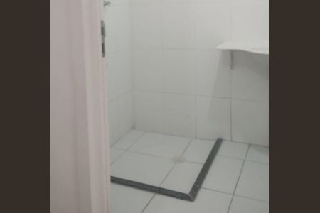 Banheiro de kitnet/studio para alugar com 1 quarto, 26m² em Conjunto Residencial José Bonifácio, São Paulo