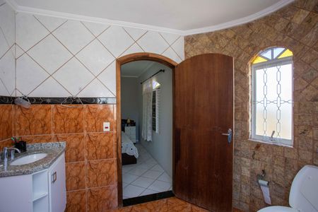 Casa para alugar com 140m², 2 quartos e 2 vagasBanheiro da Suíte