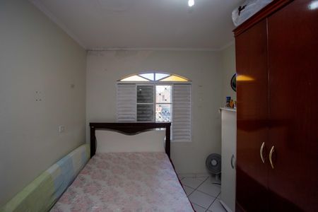 Casa para alugar com 140m², 2 quartos e 2 vagasQuarto 