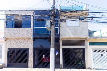Casa à venda com 101m², 3 quartos e 2 vagasFachada