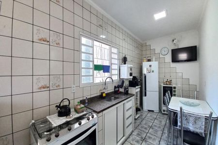 Casa à venda com 211m², 4 quartos e 4 vagas Casa à venda com 211m², 4 quartos e 4 vagasCozinha