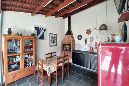 Casa à venda com 211m², 4 quartos e 4 vagas Casa à venda com 211m², 4 quartos e 4 vagasÁrea comum - Churrasqueira