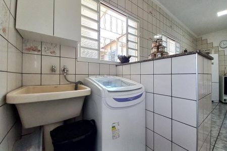 Casa à venda com 211m², 4 quartos e 4 vagas Casa à venda com 211m², 4 quartos e 4 vagasÁrea de Serviço