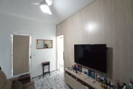 Casa à venda com 211m², 4 quartos e 4 vagas Casa à venda com 211m², 4 quartos e 4 vagasSala