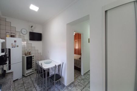 Casa à venda com 211m², 4 quartos e 4 vagas Casa à venda com 211m², 4 quartos e 4 vagasCozinha