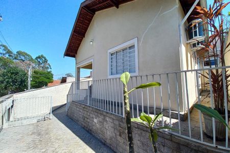 Casa à venda com 211m², 4 quartos e 4 vagas Casa à venda com 211m², 4 quartos e 4 vagasFachada