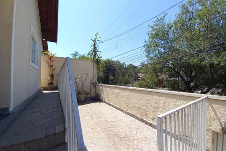 Casa à venda com 211m², 4 quartos e 4 vagas Casa à venda com 211m², 4 quartos e 4 vagasFrente Imóvel