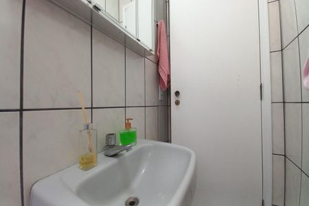 Casa à venda com 211m², 4 quartos e 4 vagas Casa à venda com 211m², 4 quartos e 4 vagasBanheiro