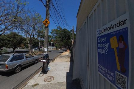 Casa à venda com 211m², 4 quartos e 4 vagas Casa à venda com 211m², 4 quartos e 4 vagasPlaca