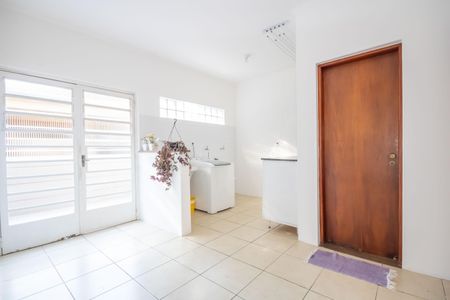 Casa para alugar com 435m², 4 quartos e 5 vagas Casa para alugar com 435m², 4 quartos e 5 vagasÁrea de Serviço