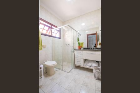 Casa para alugar com 435m², 4 quartos e 5 vagas Casa para alugar com 435m², 4 quartos e 5 vagasBanheiro da Suíte 2