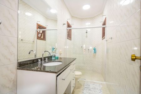 Casa para alugar com 435m², 4 quartos e 5 vagas Casa para alugar com 435m², 4 quartos e 5 vagasBanheiro 4