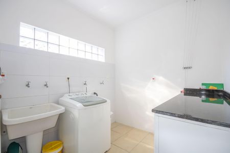 Casa para alugar com 435m², 4 quartos e 5 vagas Casa para alugar com 435m², 4 quartos e 5 vagasÁrea de Serviço