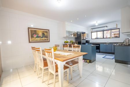 Casa para alugar com 435m², 4 quartos e 5 vagas Casa para alugar com 435m², 4 quartos e 5 vagasCozinha