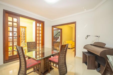 Casa para alugar com 435m², 4 quartos e 5 vagas Casa para alugar com 435m², 4 quartos e 5 vagasSala de Jantar