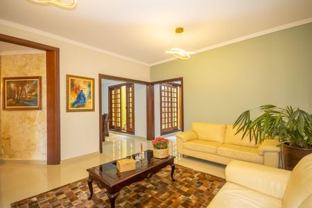 Casa para alugar com 435m², 4 quartos e 5 vagas Casa para alugar com 435m², 4 quartos e 5 vagasSala de Estar