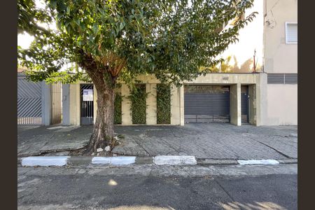 Casa para alugar com 435m², 4 quartos e 5 vagas Casa para alugar com 435m², 4 quartos e 5 vagasFachada