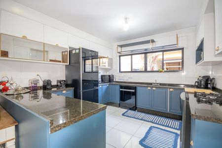 Casa para alugar com 435m², 4 quartos e 5 vagas Casa para alugar com 435m², 4 quartos e 5 vagasCozinha