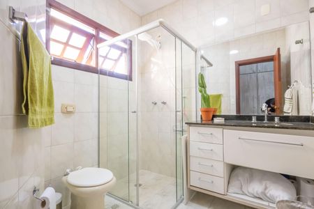 Casa para alugar com 435m², 4 quartos e 5 vagas Casa para alugar com 435m², 4 quartos e 5 vagasBanheiro da Suíte 2