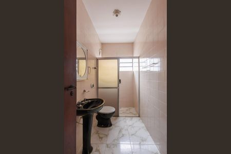 Casa para alugar com 166m², 3 quartos e 2 vagas Casa para alugar com 166m², 3 quartos e 2 vagasBanheiro Social