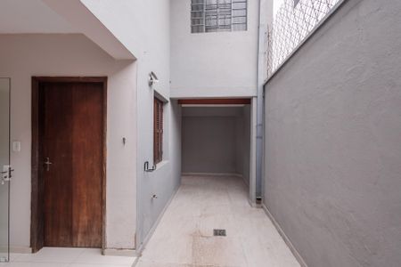 Casa para alugar com 166m², 3 quartos e 2 vagas Casa para alugar com 166m², 3 quartos e 2 vagasCorredor dos fundos