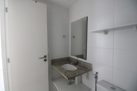 Apartamento para alugar com 67m², 2 quartos e 1 vagaSuíte 2 - Banheiro