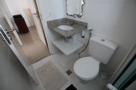 Apartamento para alugar com 67m², 2 quartos e 1 vagaSuíte 1 - Banheiro