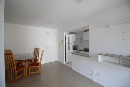 Sala de apartamento para alugar com 2 quartos, 67m² em Recreio dos Bandeirantes, Rio de Janeiro
