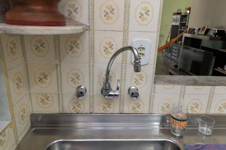 Casa à venda com 200m², 5 quartos e 1 vaga Casa à venda com 200m², 5 quartos e 1 vagaCozinha - Torneira