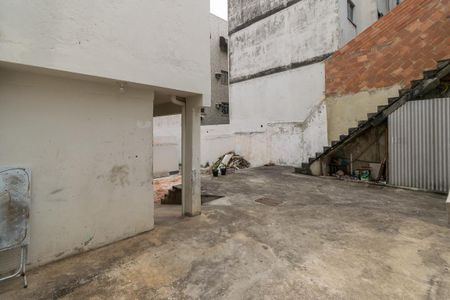 Casa à venda com 200m², 5 quartos e 1 vaga Casa à venda com 200m², 5 quartos e 1 vagaVaranda