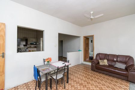 Casa à venda com 200m², 5 quartos e 1 vaga Casa à venda com 200m², 5 quartos e 1 vagaSala