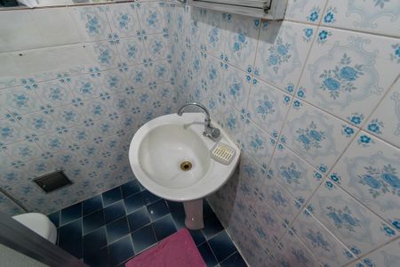 Casa à venda com 200m², 5 quartos e 1 vaga Casa à venda com 200m², 5 quartos e 1 vagaBanheiro Social