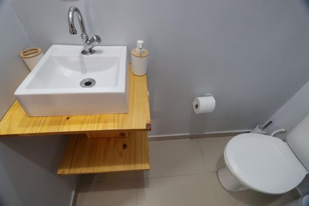 Casa à venda com 83m², 2 quartos e 2 vagasLavabo