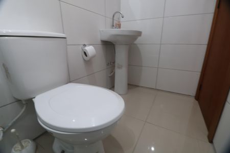 Casa à venda com 83m², 2 quartos e 2 vagasBanheiro suíte 1