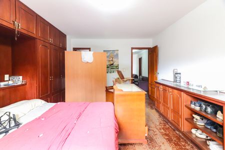 Casa à venda com 460m², 6 quartos e 4 vagas Casa à venda com 460m², 6 quartos e 4 vagas Suíte 1