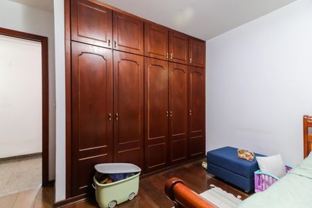 Casa à venda com 460m², 6 quartos e 4 vagas Casa à venda com 460m², 6 quartos e 4 vagasQuarto 3