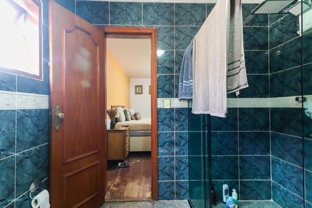 Casa à venda com 460m², 6 quartos e 4 vagas Casa à venda com 460m², 6 quartos e 4 vagasBanheiro da Suíte 2