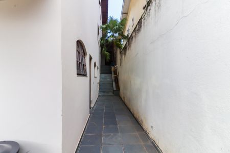 Casa à venda com 460m², 6 quartos e 4 vagas Casa à venda com 460m², 6 quartos e 4 vagasQuintal