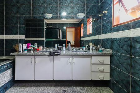 Casa à venda com 460m², 6 quartos e 4 vagas Casa à venda com 460m², 6 quartos e 4 vagasBanheiro da Suíte 2