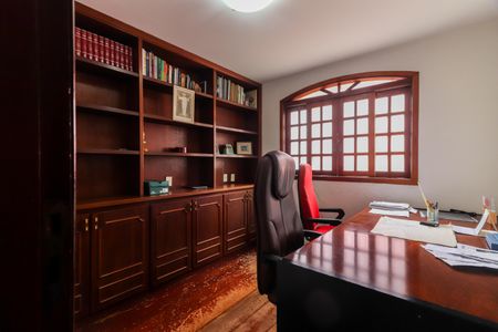 Escritório de casa à venda com 6 quartos, 460m² em Parque dos Principes, São Paulo