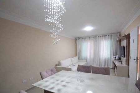 Casa à venda com 107m², 3 quartos e 2 vagasSala