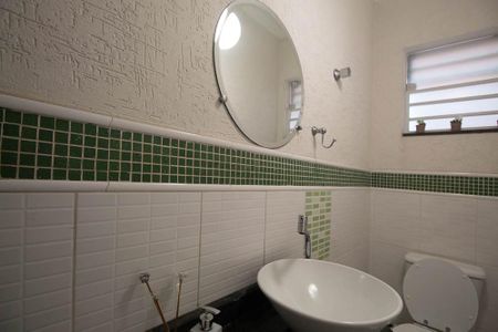 Casa à venda com 107m², 3 quartos e 2 vagasLavabo