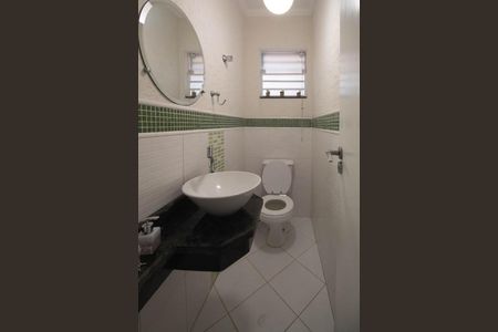 Casa à venda com 107m², 3 quartos e 2 vagasLavabo