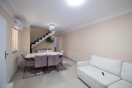 Casa à venda com 107m², 3 quartos e 2 vagasSala